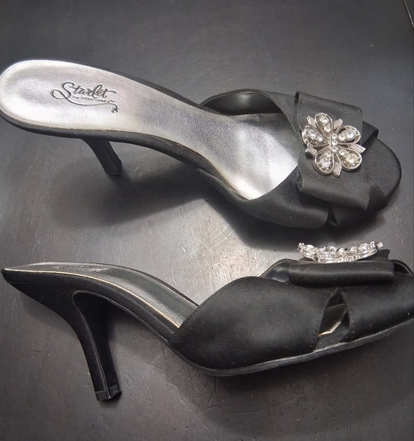 Starlet Silver and Black Embellished Sandals with Floral Design    Size 9.5W - Picture 9 of 12